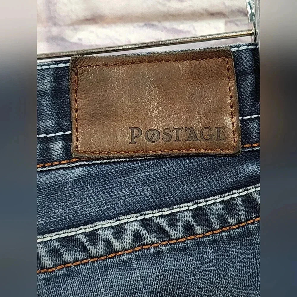 Postage brand deep blue wash denim shorts with fading and whiskering Size 30
